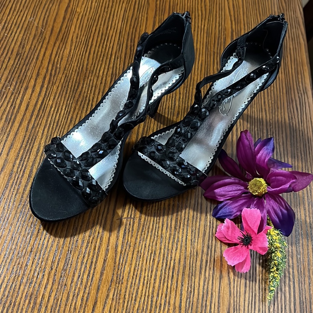 Black Rockcandy womens US 6.5 black heels. Never worn.